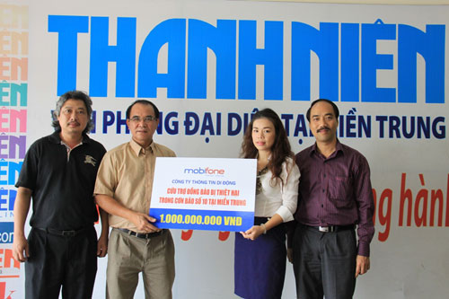 Mobifone trao 1 tỉ đồng giúp đồng bào miền Trung